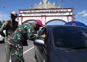 Perketat protokol kesehatan selama liburan. (LAMPUNG POST/SUKISNO)