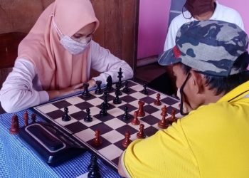 Komunitas catur menggelar turnamen di Kota Sepang, Bandar Lampung. (LAMPUNG POST/ATIKA OKTARIA)