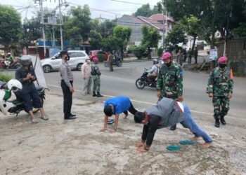 Tim patroli gabungan Satuan Tugas Penanganan Covid-19 Kota Bandar Lampung gencar melaksanakan pengawasan, mengingatkan, dan mengimbau warga akan pentingnya mematuhi protokol kesehatan 3M serta menjalankan anjuran pemerintah tentang kawasan wajib masker.
DOK PEMKOT BALAM