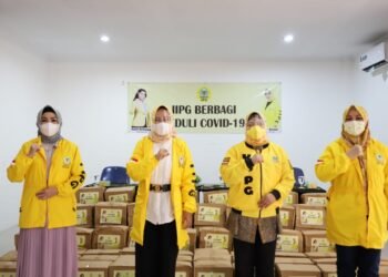 Peduli Covid-19, Ketua IIPG Lampung Riana Sari Bagikan Sembako untuk Warga Bandar Lampung