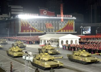 PARADE MILITER KOREA UTARA. Foto yang dirilis Kantor Berita Pusat Korea (KCNA) Korea Utara pada 15 Januari menunjukkan parade militer merayakan Kongres ke-8 Partai Pekerja Korea (WPK) di Pyongyang.
AFP/KCNA