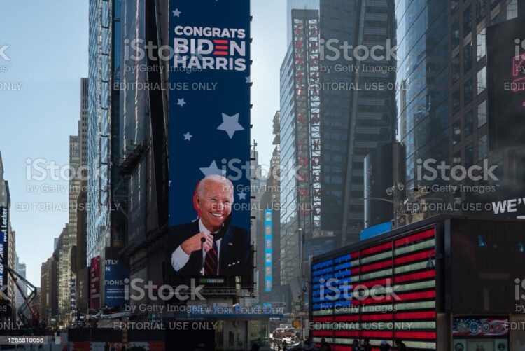 Suasana di Times Square, Manhattan, New York yang mendukung presiden terpilih Joe Biden beberapa waktu lalu. FOTO:ISTOCKPHOTO.COM