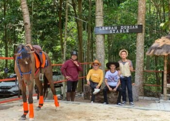 Berkuda di Lembah Durian. (LAMPUNG POST/APRIESTI)
