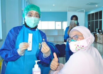 Tenaga kesehatan di lingkungan Rumah Sakit Umum Daerah (RSUD) Abdul Moeloek Bandar Lampung mulai melaksanakan penyuntikan vaksinasi Covid-19, Kamis, 21 Januari 2021. DOK RSUD ABDUL MOELOEK LAMPUNG