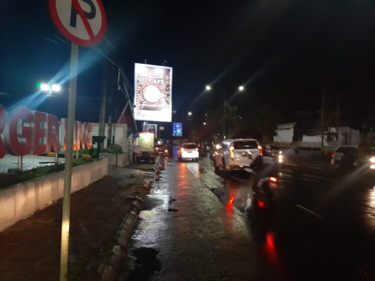 Sejumlah restoran cepat saji di Bandar Lampung mulai membatasi jam operasional hingga pukul 22.00 WIB. (Lampost.co/Salda Andala)