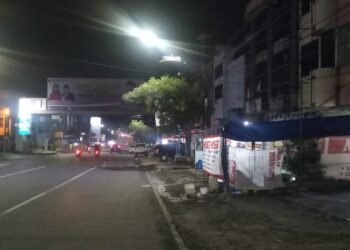 PKL hingga pasar modern patuhi aturan jam malam di Kota Bandar Lampung. (Lampost.co/Umar Robbani)