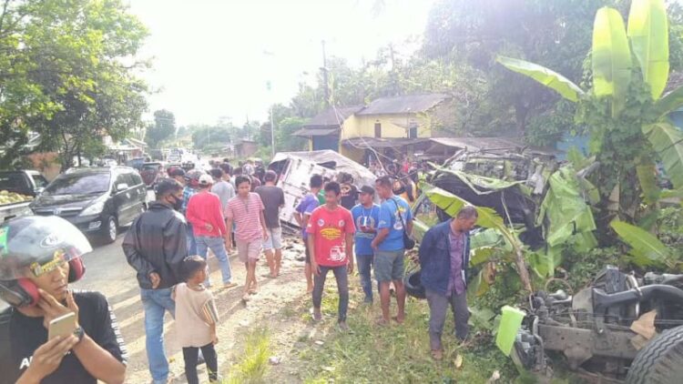 Kecelakaan yang melibatkan dua kendaraan menewaskan dua orang terjadi di Jalan Lintas Sumatera (Jalinsum) KM 24-25, Dusun Sukabanjar, Desa Tarahan, Kecamatan Katibung, Lampung Selatan, Minggu 10 Januari 2020. Lampung Post/Perdhana Wibisono