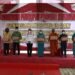 SOSIALISASI PENERAPAN PROTOKOL KESEHATAN. Bupati Tulangbawang Winarti menyosialisasikan penerapan protokol kesehatan pencegahan Covid-19, Rabu (10/2)). Tulangbawang terus berupaya agar wilayahnya keluar dari zona kuning menjadi hijau penyebaran Covid-19.
n ISTIMEWA
