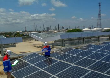 Lampu Tenaga Surya Terpasang di Desa Terpencil