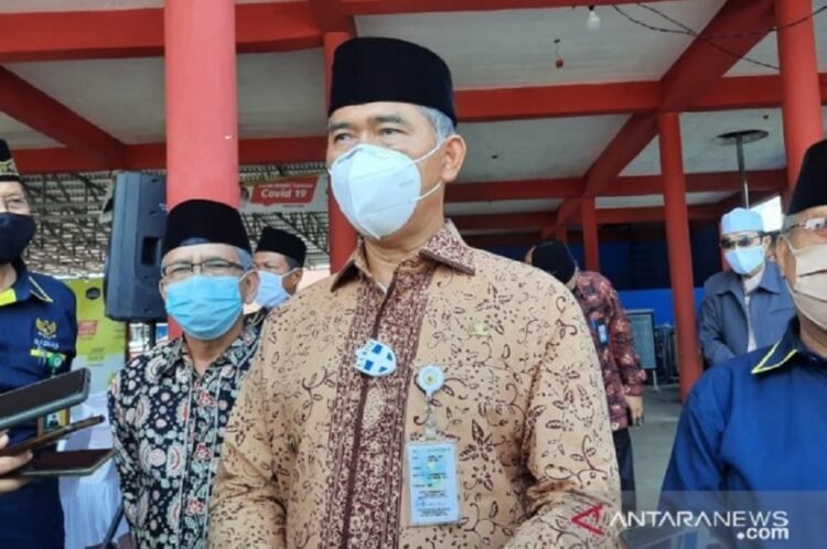 Wali Kota Jambi Bagikan Sembako