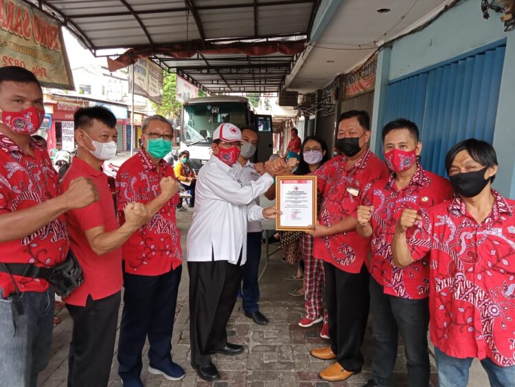 Kegiatan donor darah oleh PSMTI Metro menjelang Imlek 2572 Kongzili. (LAMPUNG POST/BAMBANG)