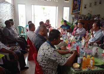 menggerakkan masyarakat