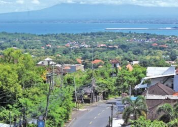 SUASANA NYEPI DI BALI. Suasana kawasan Ungasan terlihat lengang saat Hari Raya Nyepi Tahun Saka 1943 di Badung, Bali, Minggu (14/3). Seluruh kawasan pariwisata, ruas jalan
dan objek vital di wilayah Bali yang ramai pada hari biasa, terpantau lengang pada Hari Raya Nyepi saat umat Hindu menjalani catur brata penyepian selama 24 jam hingga Senin
(15/3), pukul 06.00 Wita.ANTARA/FIKRI YUSUF