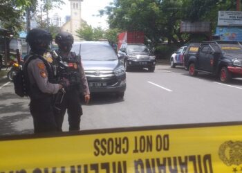 Pengamanan setelah ledakan di Gereja Katedral Makassar. (Medcom.id/Syawal)
