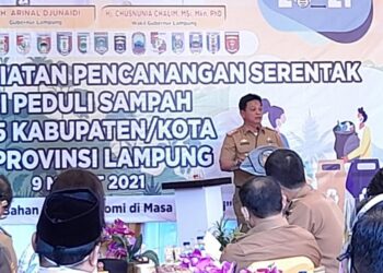 Kepala Dinas Lingkungan Hidup Provinsi Lampung, Syahrudin Putra saat Pencanangan Serentak Aksi Peduli Sampah di 15 kabupaten/kota se-Provinsi Lampung, Selasa, 9 Maret 2021. (Lampost.co/Triyadi Isworo)