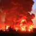 Kebakaran kilang minyak milik PT Pertamina RU VI di Balongan, Indramayu, Jawa Barat. (Foto: AFP/Agus Sipur)