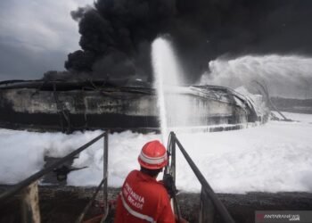 Pertamina Diminta Kaji Ulang Penangkal Petir Kilang