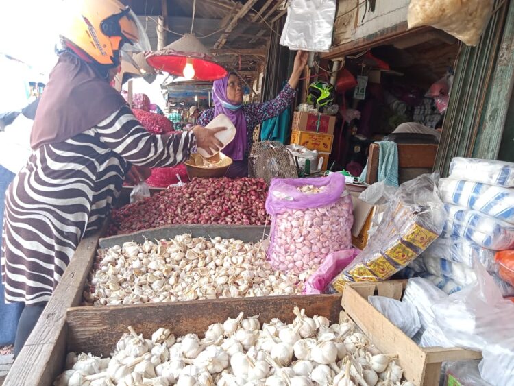 Harga Bahan Pokok Belum Stabil