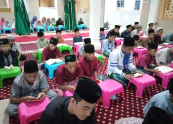 Santri Yatim Riyadhus Solihin Bahagia Jalani Ramadan FOTO EFFRAN KURNIAWAN