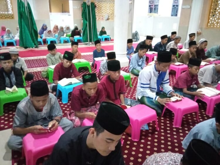 Santri Yatim Riyadhus Solihin Bahagia Jalani Ramadan FOTO EFFRAN KURNIAWAN
