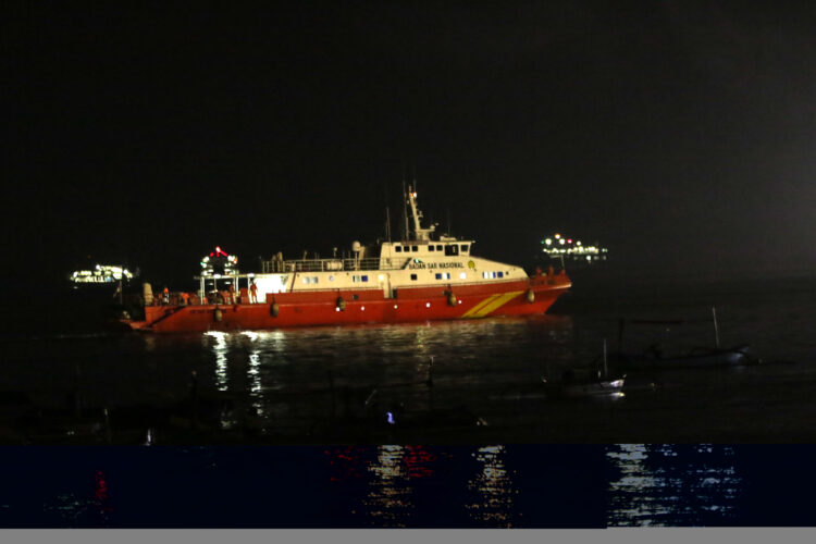 Presiden Prioritaskan Penyelamatan 53 Awak Kapal