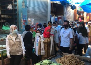 BPOM Melakukan sidak ke sejumlah pasar untuk jaminan keamanan produk makanan. (DOK.LAMPUNG POST)