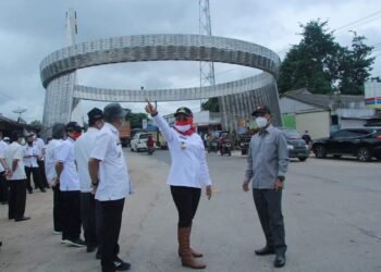 Bupati Tulangbawang Winarti melaksanakan tugasnya sebagai kepala daerah.(Istimewa)