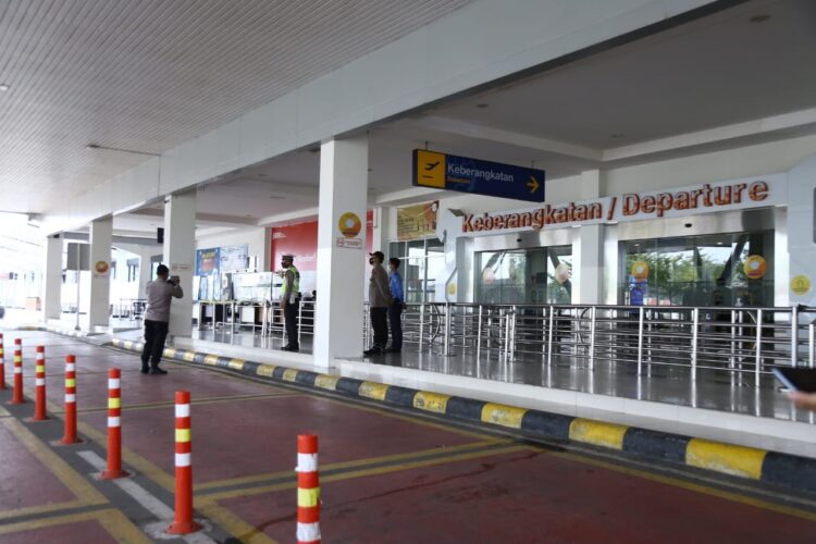 Gotong Royong di Lingkungan Terminal Bus