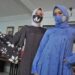 Masker kembar dengan busana menjadi tren fesyen saat pandemi. (DOK.MI)