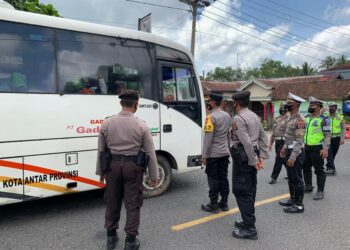 Polres Way Kanan melaksanakan kegiatan Operasi Yustisi di Jalinsum Simpang Perikanan, Kecamatan Way Tuba. (Dok.)
