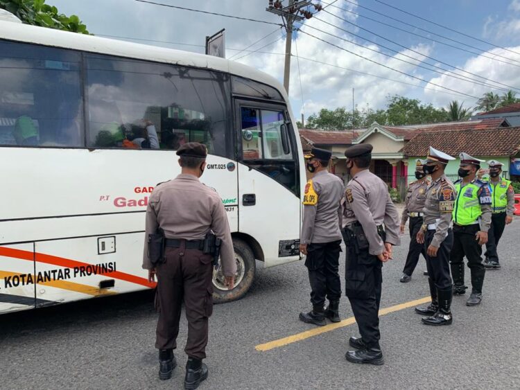 Polres Way Kanan melaksanakan kegiatan Operasi Yustisi di Jalinsum Simpang Perikanan, Kecamatan Way Tuba. (Dok.)