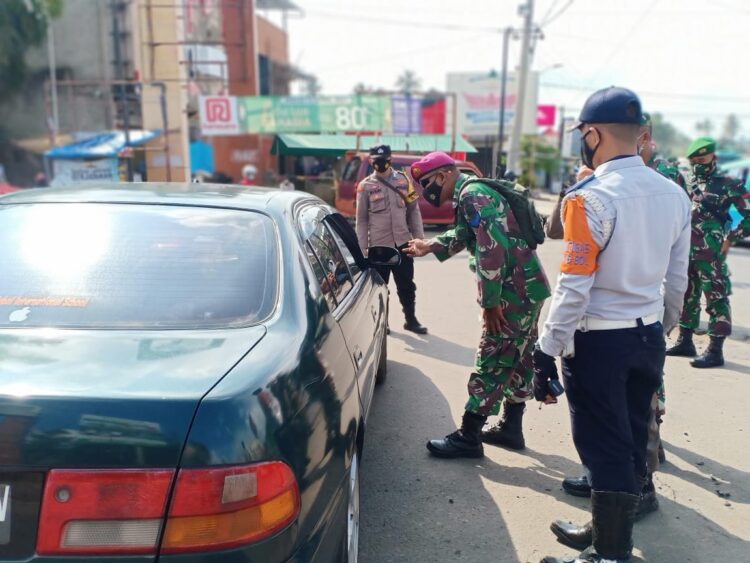 Satgas Penanganan Covid-19 di Posko Penyekatan Bandar Lampung.