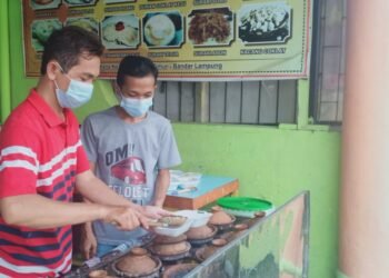 Serabi Jadi Pilihan Menu Berbuka Puasa. Foto Lampung Post/ andi Apriadi