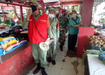 Tim Patroli Satuan Tugas Penanganan Covid-19 Kota Bandar Lampung melakukan pengawasan serta mengimbau penerapan protokol kesehatan di semua titik yang ada di Kota Tapis Berseri.
ISTIMEWA