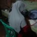 BUTUH BANTUAN. Fitriani, warga Dusun Madyodadi, Desa Kemaloabung, Kecamatan Abung Selatan, saat membuat kulit lumpia di kediamannya, Selasa (1/6). Dia membutuhkan bantuan modal untuk mengembangkan usahanya. LAMPUNG POST/YUDHI HARDIYANTO