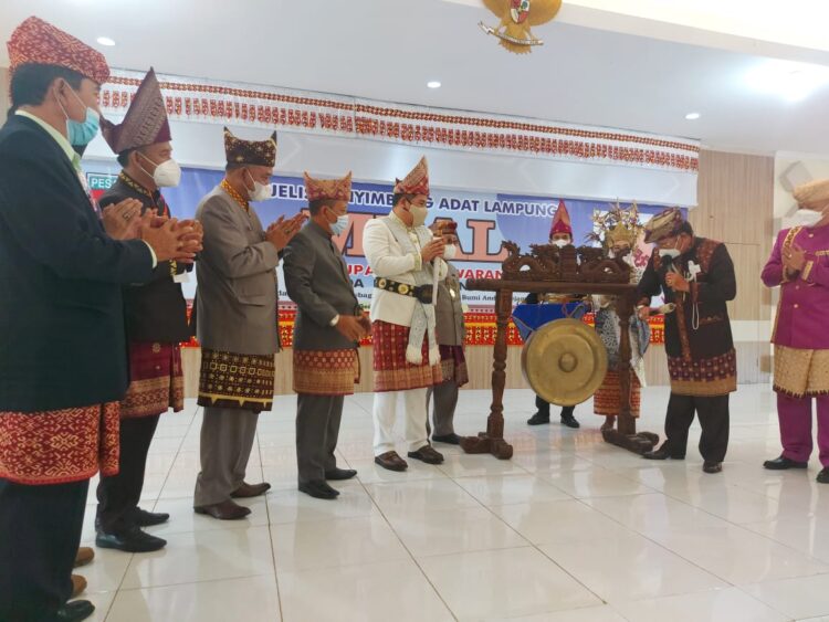 Bupati Pesawaran Dendi Ramadhona saat menghadiri gelaran Musyawarah Daerah (Musda) ke III Majelis Punyimbang Adat Lampung (MPAL) Pesawaran di Gedung Serbaguna pemkab setempat, Rabu (2/6).