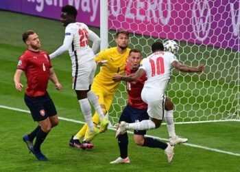 Sundulan Sterling membawa Inggris menjuarai grup D Euro 2020. AP Photo