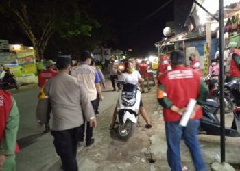 Tim Patroli Satuan Tugas Penanganan Covid-19 Kota Bandar Lampung melakukan pengawasan, mengimbau, serta mengedukasi tentang protokol kesehatan di semua titik yang ada di Kota Tapis Berseri.
ISTIMEWA