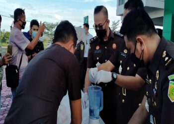 Kejari Pesawaran Musnahkan Barang Bukti 65 Perkara