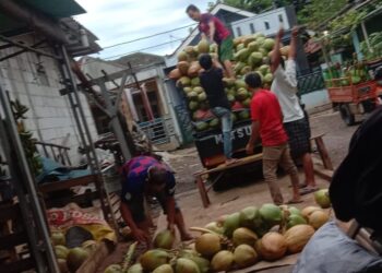 Dua Pemuda Bongkar Lapak Degan di Depan Bandara
