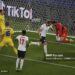 Penyerang Inggris, Harry Kane (dua dari kanan) membobol gawang Ukraina (AFP/Isabella Bonotto)