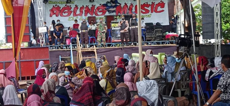 Pesta pernikahan di Kecamatan Melinting, Lamtim yang dibubarkan petugas gabungan, Jumat (16/7/2021). Istimewa