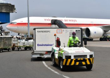 Indonesia kembali mendatangkan dua merek vaksin dari AstraZeneca sebanyak 1.086.000 dan Sinovac sebanyak 5.000.000 di Bandara Soekarno-Hatta, Banten, Jumat, 27 Agustus 2021. (Dok. Kominfo)