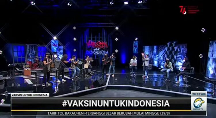 VAKSIN SLANK UNTUK INDONESIA. Band Slank pada acara Vaksin
Slank untuk Indonesia mengambil tema Ayo kejar mimpimu di
studio Metro TV Jakarta, Jumat (27/8). Demi mewujudkan mimpi
anak-anak Indonesia untuk berkuliah, Media Group hadir melalui
Online Scholarship Competition (OSC) untuk memberikan beasiswa
kuliah bagi anak-anak Indonesia sejak 2015.DOK METRO TV
