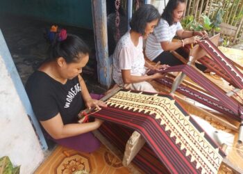 Kerajinan Tapis Hidupkan Perekonomian Keluarga