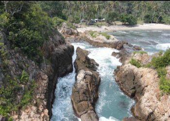 Pantai Tapak Kera di Lampung Selatan yang indah dan masih alami. (DOK)