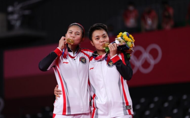 Greysia Polii dan Apriyani Rahayu meraih emas Olimpiade. (dok. NOC Indonesia)