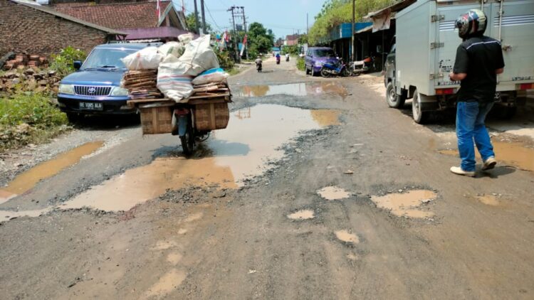Warga Harap Perbaikan Jalan di Enam Desa