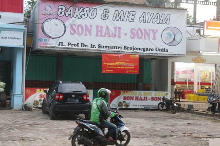 Lepas Kangen Konsumen Menikmati Bakso Sony