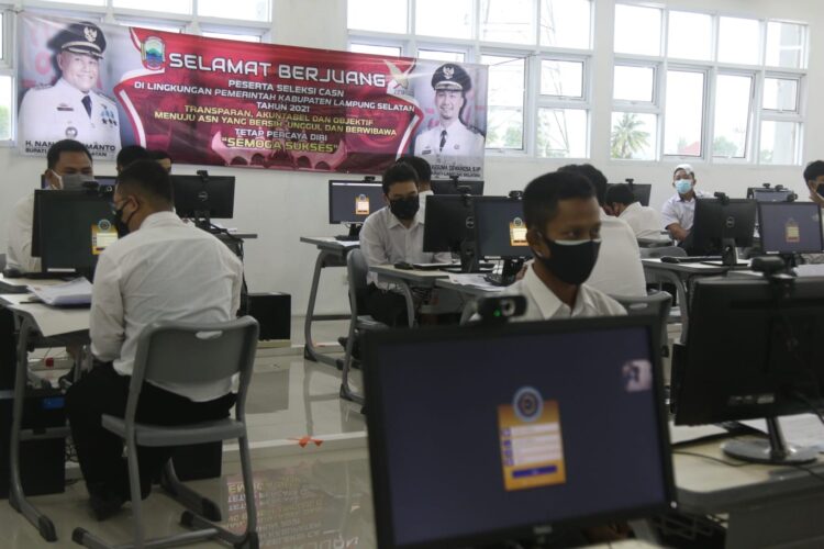 Pelaksanaan tes CASN Lampung Selatan di Kampus Itera, Selasa, 14 September 2021. (LAMPUNG POST/SUKISNO)